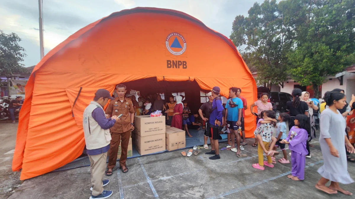 PLN Jawa Barat Salurkan Bantuan bagi Korban Banjir di Berbagai Wilayah