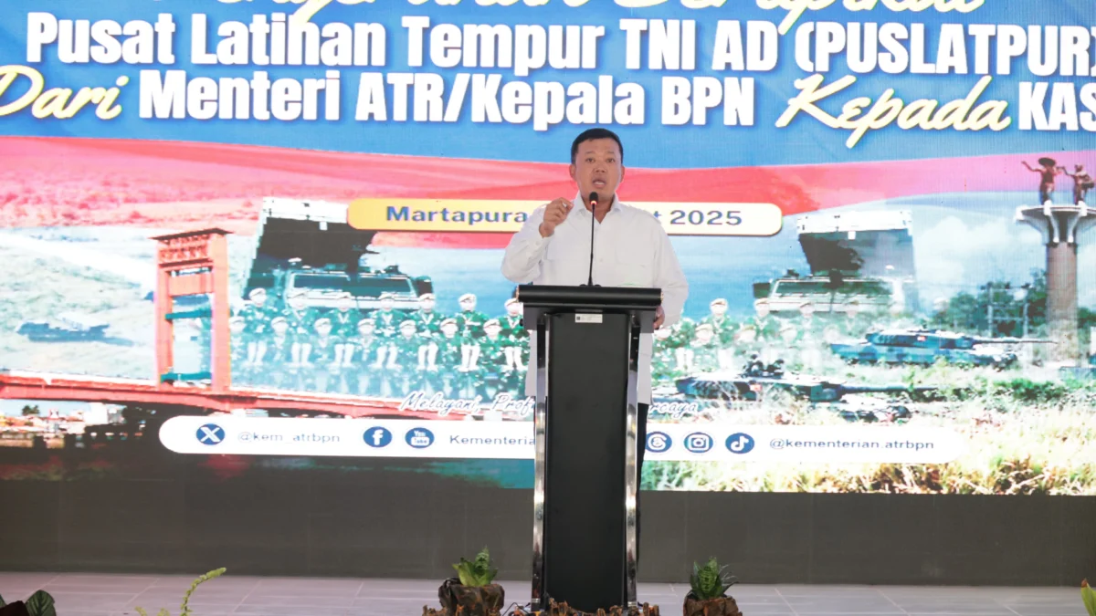 Komitmen Selesaikan Persoalan Aset TNI, Menteri Nusron Serahkan Sertipikat Tanah untuk Puslatpur TNI AD Terluas se-Asia