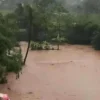 Kondisi Sungai Cimande yang berada di wilayah Kecamatan Cimanggung, Kabupaten Sumedang, Jawa Barat masih menjadi ancaman akibat kerap meluap dan mengakibatkan banjir setiap hujan mengguyur deras.