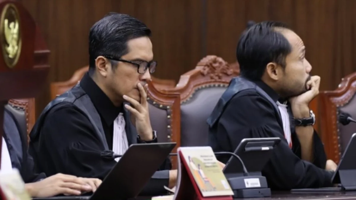 Soroti 4 Dakwaan Krusial KPK, Kuasa Hukum Hasto: Seolah Ada Kepentingan Lain! Eks Jubir KPK Febri Diansyah (kiri) menjadi kuasa hukum Hasto Kristiyanto, dan menyoroti sejumlah dakwaan krusial KPK. (Foto; Instagram / febridiansyah.id)