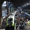 Ilustrasi: Pemudik memadati stasiun kereta api. (Dok. Pixabay)