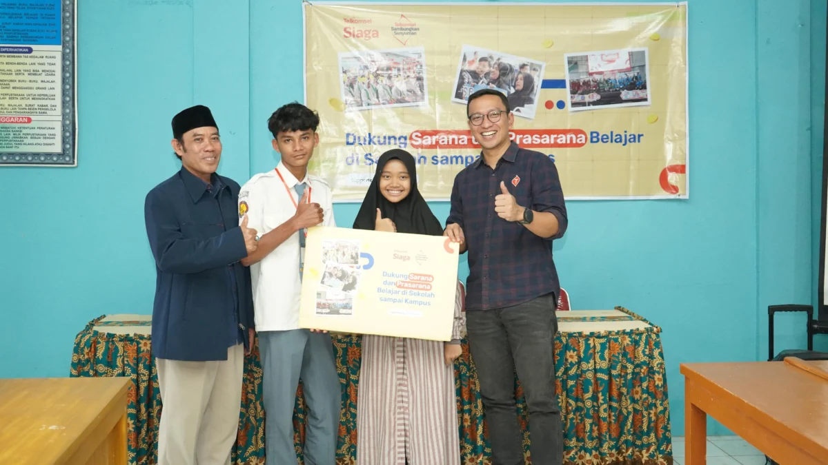 Telkomsel Regional Jawa Barat Salurkan Bantuan Pendidikan Anak Bangsa Hasil Penukaran Total 800 Ribu Telkomsel Poin Pelanggan bersama Kitabisa