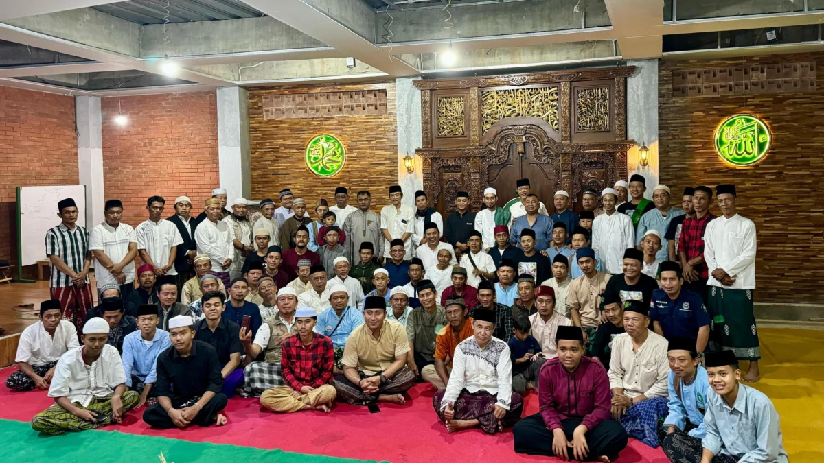 Keluarga Besar Pondok Pesantren Safinatul Qodiri Gelar Halal Bihalal: Merajut Asa, Menjemput Berkah Keluarga Besar Pondok Pesantren Safinatul Qodiri Gelar Halal Bihalal: “Merajut Asa, Menjemput Berkah
