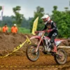 Aksi Arsenio saat menjuarai Kejurnas Motocross 2025