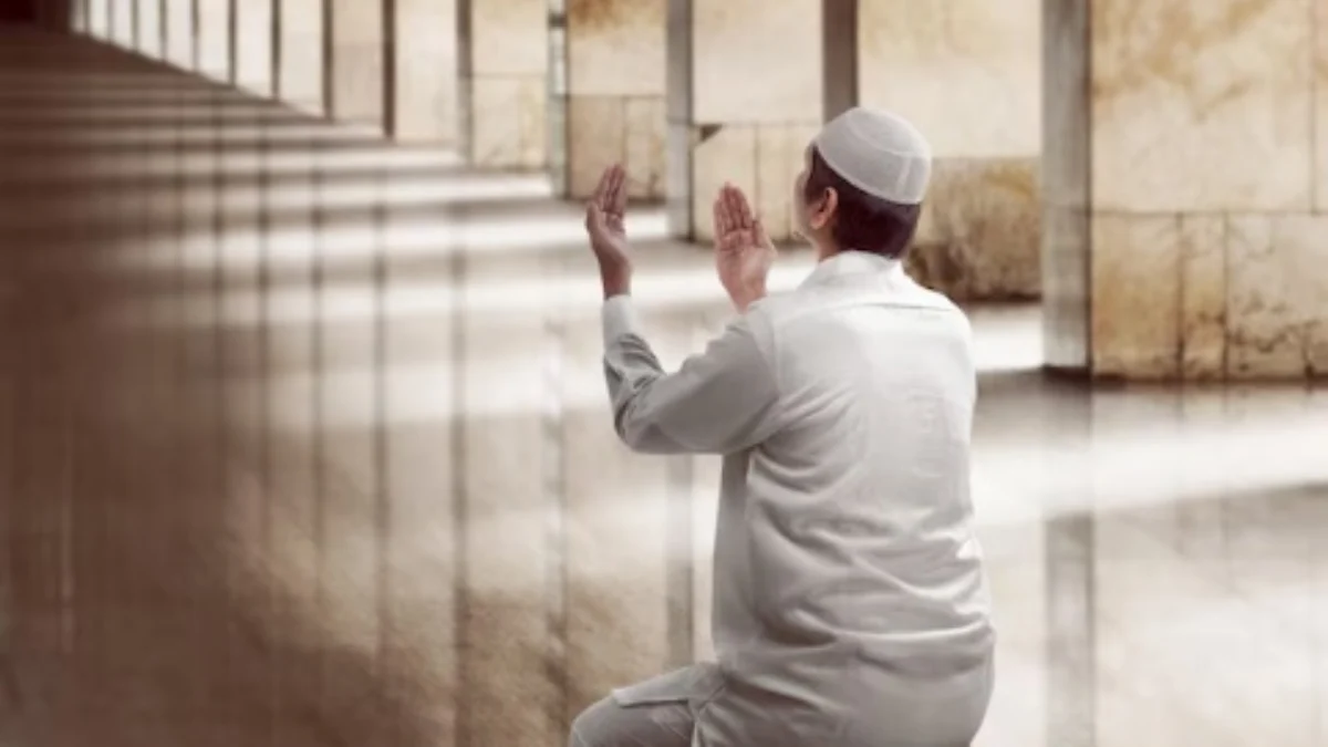 ILUSTRASI membaca Istigfar Nabi Ibrahim. (freepik)