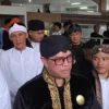 Radya Anom saat memberikan keterangan kepada wartawan di Gedung Sekretariat Daerah Kabupaten Bogor, pada Senin (21/4/2025). Foto: Regi