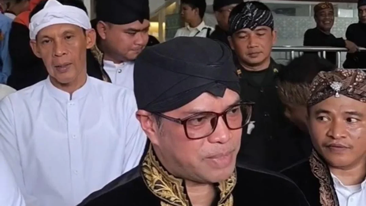 Radya Anom saat memberikan keterangan kepada wartawan di Gedung Sekretariat Daerah Kabupaten Bogor, pada Senin (21/4/2025). Foto: Regi