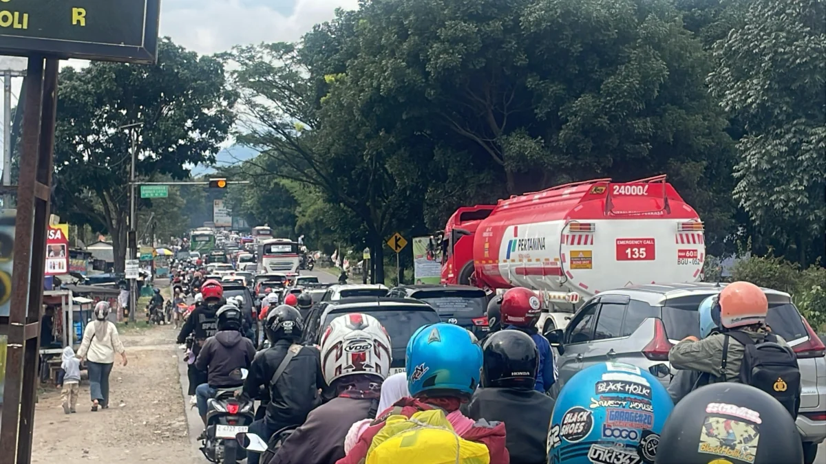 Jalur Nagreg Padat, Wisatawan dan Pemudik Dominasi Arus Kendaraan