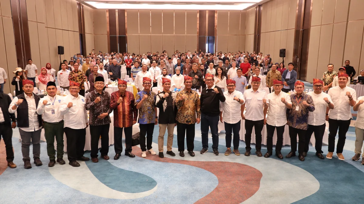 BNI Gandeng IKA ITS Dukung Kemajuan Pendidikan Tinggi di Indonesia Penandatanganan perjanjian kerja sama antara Division Head Institutional Banking 2 BNI, Efrizal dan Ketua Umum IKA ITS. (dok Ist)