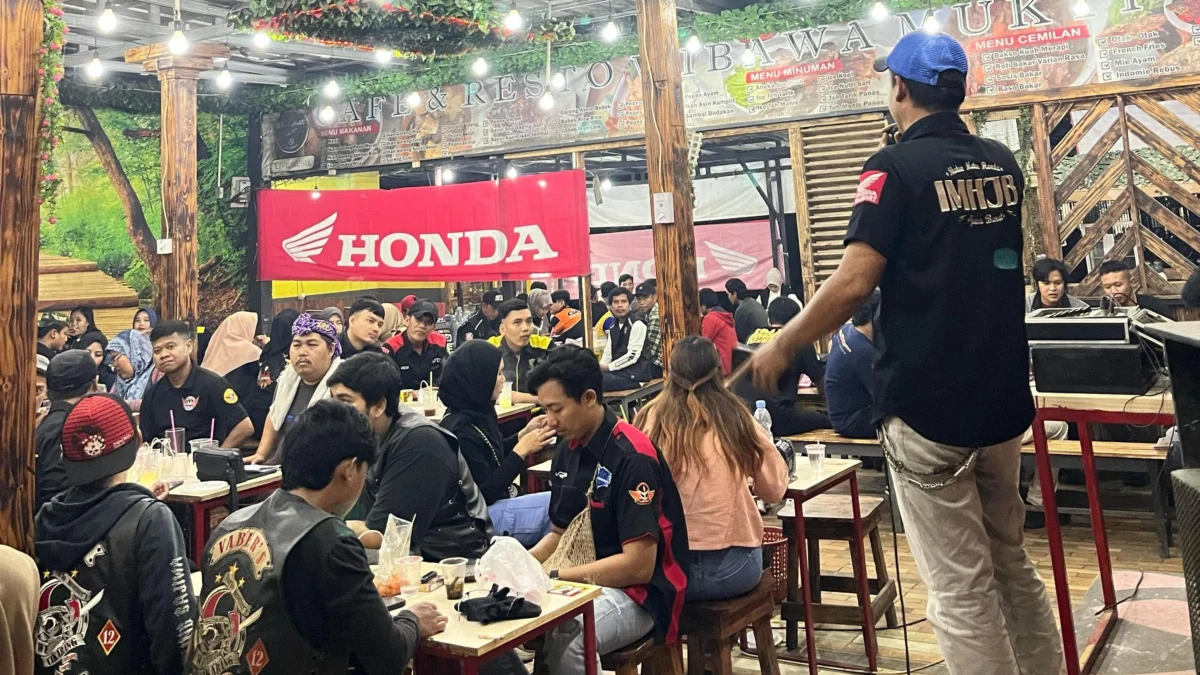 Paguyuban Honda Kabupaten Bekasi (PHOKI) Gelar Kopdargab dan Halal Bihalal Acara Kopdargab dan Halal bihalal yang diselenggarakan Paguyuban Honda Kabupaten Bekasi (PHOKI) di Cafe & Resto Wibawa Mukti, Bekasi