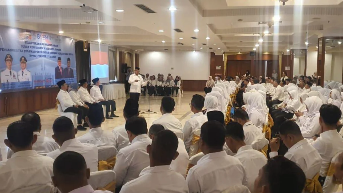 Ratusan PPPK di lingkungan Pemkot Bogor saat mengikuti pelantikan dan sumpah jabatan di Hotel Salak, Kota Bogor, Selasa (22/4). (Yudha Prananda / Jabar Ekspres)