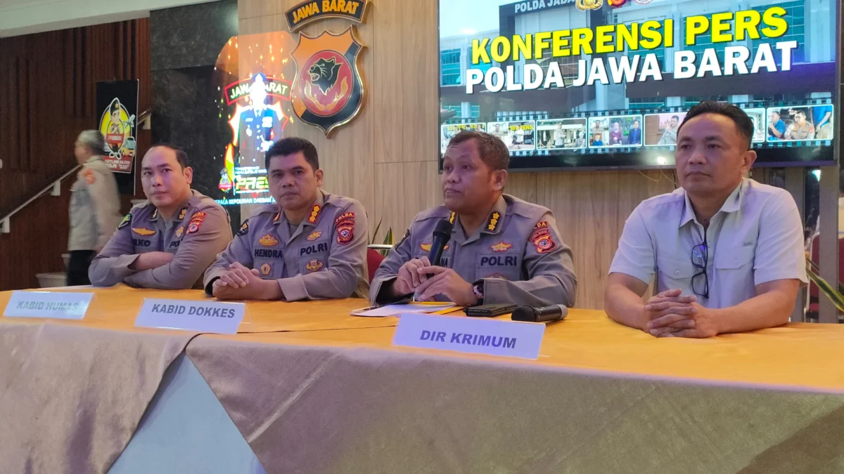 Update Kasus Dokter Priguna, Polisi Bongkar Bukti Baru Lewat Tes DNA Dok. Polda Jabar saat berikan hasil penyelidikan kasus dokter Priguna melalui proses tes DNA. Senin (28/4). Foto. Sandi Nugraha.