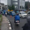 Angkot masih beroperasi di Kawasan Simpang Gadog, Bogor, pada Rabu (2/4/2025). Foto: Regi