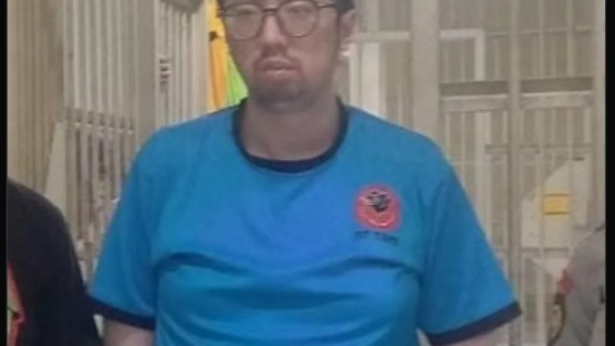 Tampang dokter PPDS pelaku pelecehan di RSHAS saat ditangkap oleh polisi.