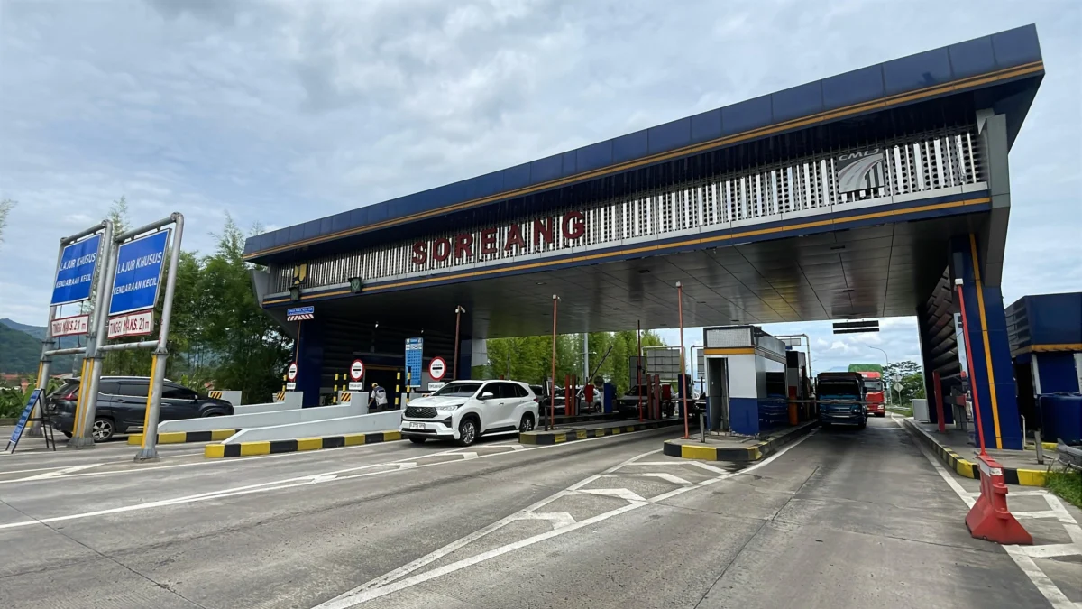 Arus lalu lintas di Exit Tol Soreang-Pasirkoja (Soroja) mulai mengalami peningkatan dari hari H lebaran, Senin (31/3/2025) hingga Selasa (1/4/2025). Foto Agi