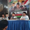 Peduli Palestina, FUUI Serukan Boikot Produk Berafiliasi Israel Aksi boikot produk berafiliasi israel bergema pada aksi Peduli Palestina FUUI dan turut dihadiri Walikota Bandung M Farhan, Pimpinan
