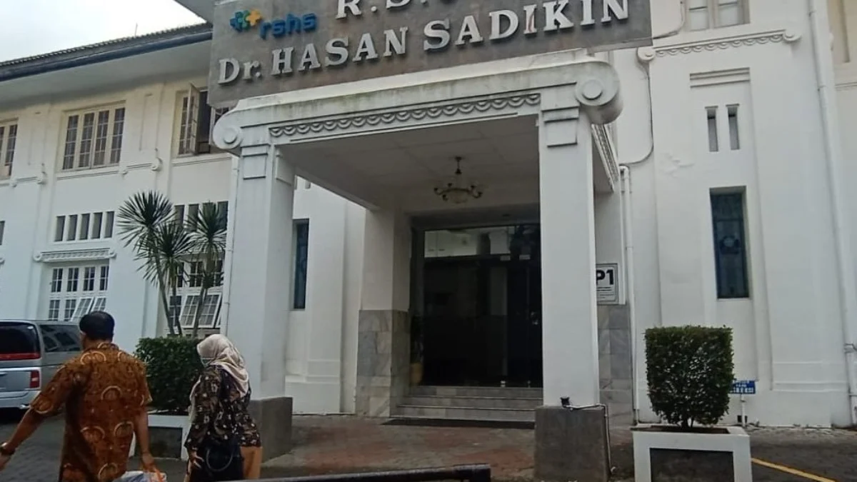 Pasien RSHS Diduga Diperkosa Dokter, Kondom dan Ceceran Sperma jadi Bukti! Dugaa kasus pemerkosaan oleh oknum dokter PPDS dari Unpad yang bekerja di Rumah Sakit Hasan Sadikin ( RSHS ) Kota Bandung
