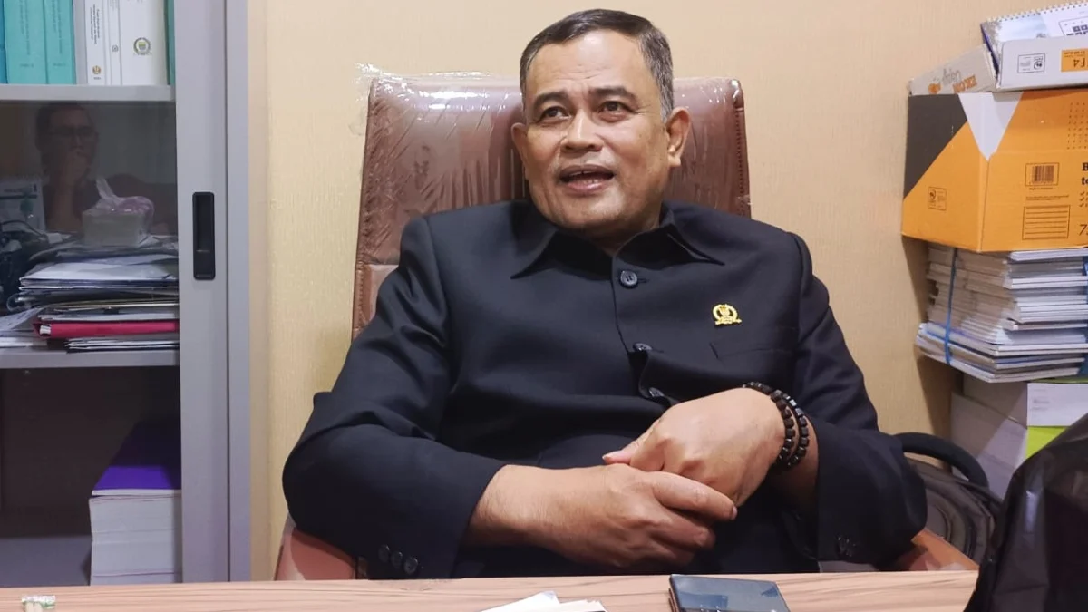 Anggota DPRD Kota Bandung, Heri Hermawan meminta semua pihak untuk menahan diri dalam sengkea lahan di Kampung Sukahaji, Kecamatan Babakan Ciparay, Kota Bandung.