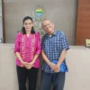 SAMPAIKAN ASPIRASI: Guru honorer bersertifikat nasional Imeilda Friska Simbolon, didampingi sang suami, usai audensi dengan Komisi IV DPRD Kota Bandung dan Disdik Kota Bandung, Jumat, 25 April 2025.