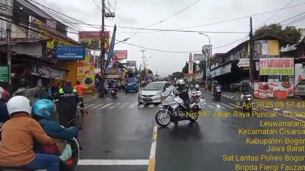 Situasi pengawalan Satlantas Polres Bogor bersama Korbrimob Polri untuk membantu ibu yang ingin melahirkan, pada Rabu (2/4/2025). Foto: Polres Bogor