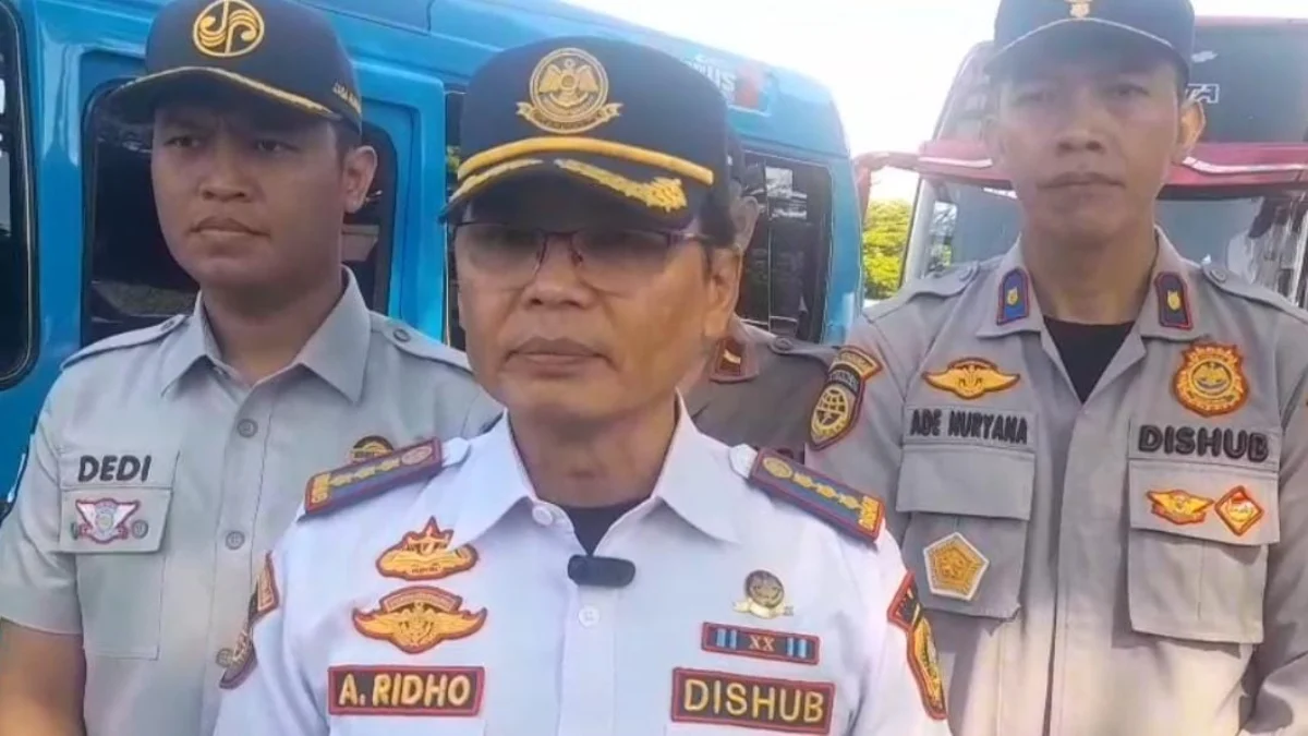 Kepala Dinas Perhubungan Kabupaten Bogor saat memberikan tanggapan kepada awak media, pada Sabtu (5/4/2025). Foto: Regi