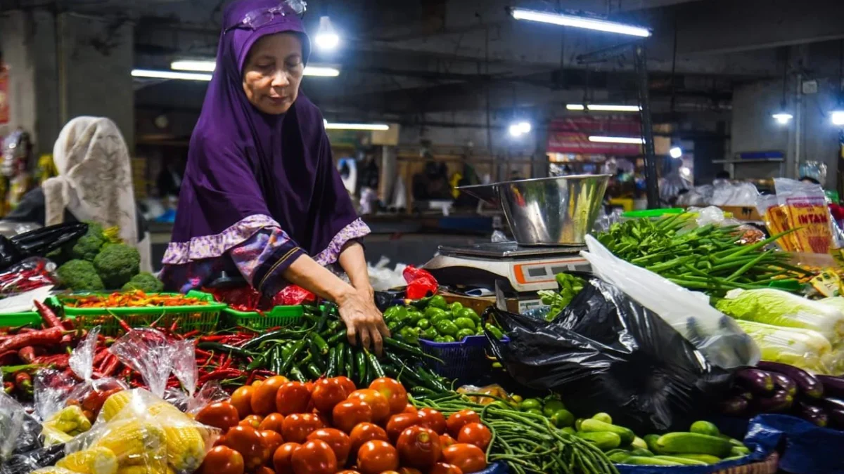 Foto ilustrasi : harga bahan pokok di pasar Kota Bandung mulai alami penurunan. (Dimas / JE)