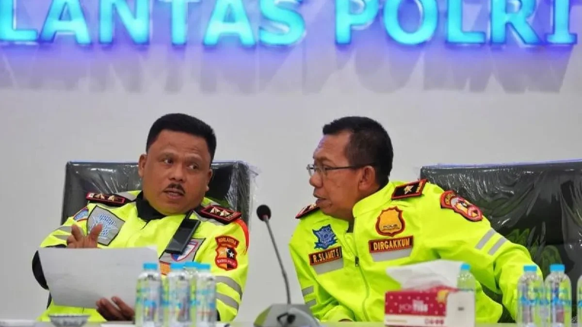 Kepala Korps Lalu Lintas (Kakorlantas) Polri Irjen Pol. Agus Suryonugroho. (kiri). (foto/ANTARA)