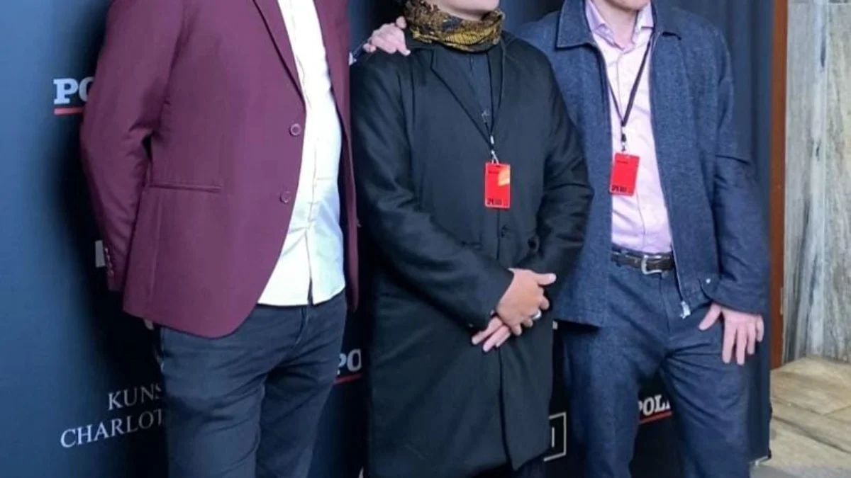 Penerus Generasi ke-4 Kelompok Reak Juarta Putra sekaligus tokoh utama pada film Cosmic Balance, Anggi Nugraha (tengah) saat hadiri penayangan perdana film Cosmic Balance di acara The Copenhagen International Documentary Film Festival yang digelar di Kopenhagen, Denmark. (Foto: Anggi Nugraha for Jabar Ekspres)