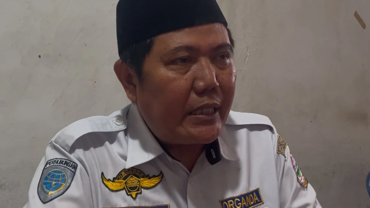 Organda Kabupaten Bogor Kembalikan uang Rp8 juta pada sopir angkot. (Foto/Regi)