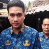 Wakil Bupati (Wabup) Sumedang, Fajar Aldila usai cek kondisi Pasar Parakanmuncang, yang berlokasi di wilayah Desa Sindangpakuon, Kecamatan Cimanggung pada Kamis, 17 April 2025. (Yanuar Baswata/Jabar Ekspres)