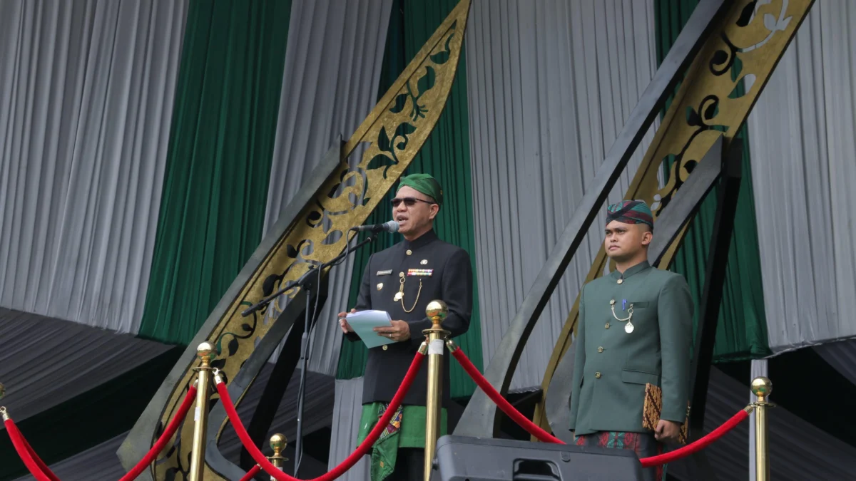 Bupati Bandung, Dadang Supriatna saat memberikan sambutan di Hari Jadi ke 348 Kabupaten Bandung di Lapangan Upakarti, Komplek Pemkab Bandung, Soreang, Senin (21/4/2025). Foto Istimewa