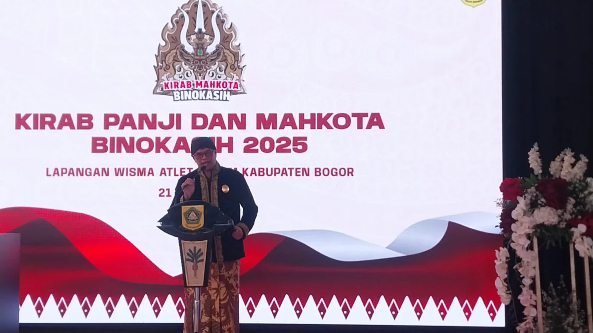 Radya Anom Sumedang Larang saat memberikan sambutan di Lapangan Muara Beres, Cibinong, Kabupaten Bogor, pada Senin (21/4/2025). Foto: Regi