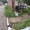 Gunungan Sampah di Tanjakan Curam, Desa Sariwangi, Parongpong, Kabupaten Bandung Barat. (Mong / Jabar Ekspres)