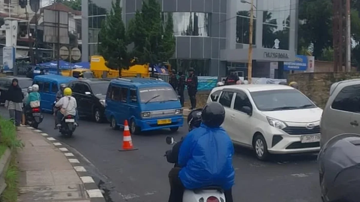 Kompensasi Lebaran untuk Sopir Angkot di Bogor Diduga Disunat!