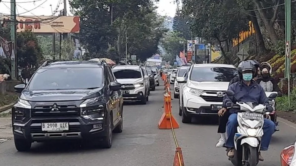 Pada H+3 Lebaran Idul Fitri 1446 Hijriyah, kawasan Lembang diserbu oleh wisatawan dari berbagai daerah. Imbasnya kemacetan parah terjadi