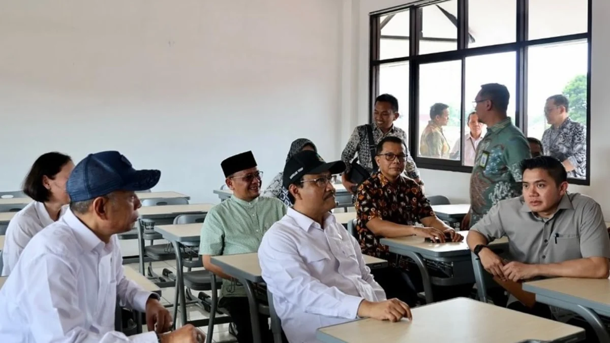 Rencana pembangunan sekolah rakyat yang digagas Pemerintahan Presiden Prabowo mendapat kritikan tajam dari FKSS Jabar Ade Hedriana.