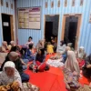Korban longsor di Desa Sadapaingan dan Desa Mekarbuana, Kecamatan Panawangan, Kabupaten Ciamis, Jawa Barat, mengungsi ke kantor desa setempat, Senin (7/4/2025). (Istimewa)