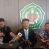 Pelantikan Rektor Baru Unjani Kota Cimahi, Wagub Jabar Soroti Mutu Pendidikan dan Peluang Kerja Lulusan Wakil Gubernur Jawa Barat, Erwan Setiawan usai Hadiri Pelantikan Rektor Unjani. (Mong / Jabar Ekspres)