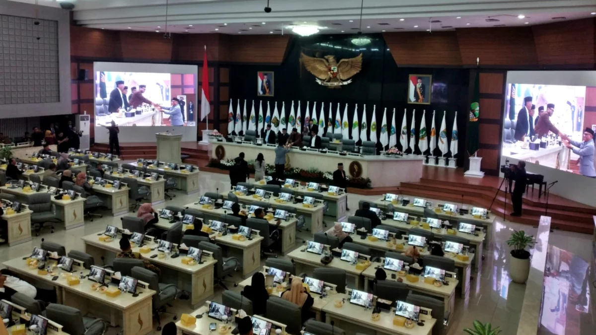 Paripurna penyampaian hasil Reses di DPRD Jabar.