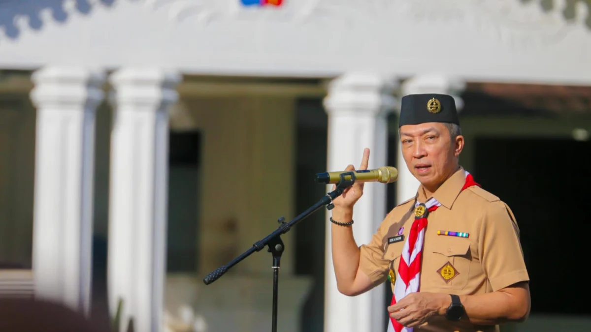 Wali Kota Bogor, Dedie A. Rachim saat memimpin apel rutin di Plaza Balai Kota Bogor, Senin (14/4). (Yudha Prananda / Jabar Ekspres)