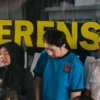 Dok. Tersangka kasus pelecehan seksual di RSHS Bandung berinisial PAP (tengah). Foto. Sandi Nugraha / Jabar Ekspres