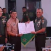Bupati Bandung Dadang Supriatna bersama Pangdam 3 Siliwangi Mayjen Dadang Arif Abdurahman saat meresmikan Koramil Baleendah di Kampung Kulalet, Kecamatan Baleendah, Kabupaten Bandung, Senin (14/4/2025). Foto Dok Humas Pemkab Bandung