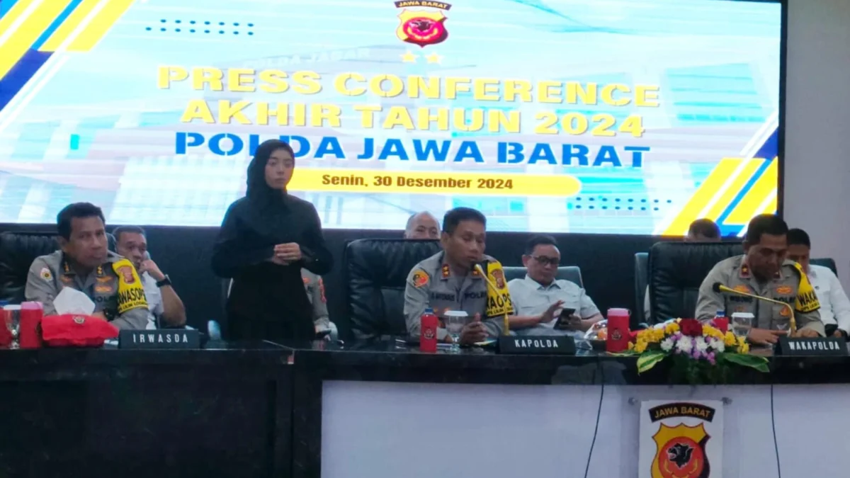 Dok. Kapolda Jabar Irjen Pol Akhmad Wiyagus (tengah). Foto. Sandi Nugraha.