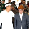 Ketua DPRD Jabar Buky Wibawa (tengah) bersama Gubernur Jabar Dedi Mulyadi.