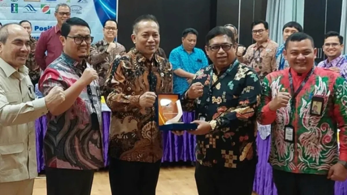 Ketua Asosiasi Perusahaan Penjaminan Daerah (Aspenda) Agus Subrata (dua dari kanan) saat Raker Aspenda beberapa hari lalu.