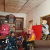 Pelayanan Jemput Bola Disdukcapil Kota Cimahi pada Warga Lansia dan Disabilitas. (Dok. Jabar Ekspres)