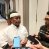 Sekda Jabar Herman Suryatman saat menyampaikan alasan pergeseran hibah