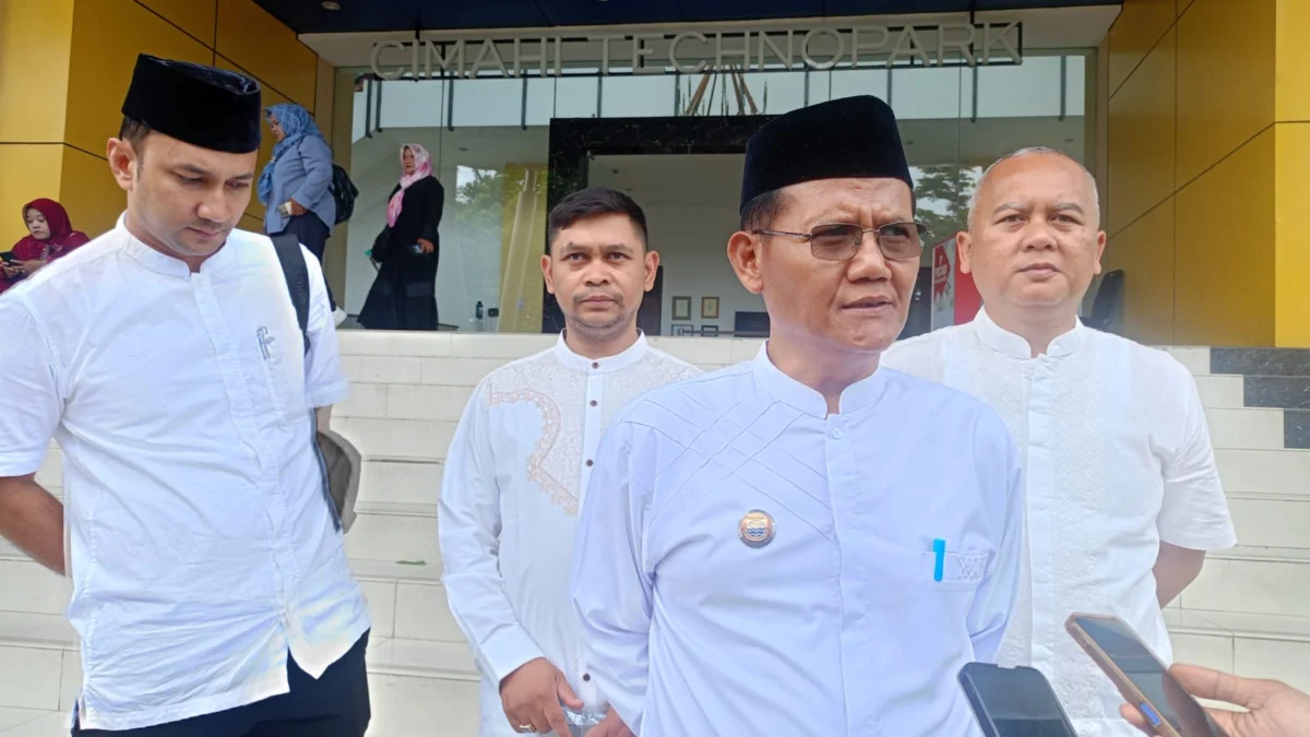 Camat Cimahi Selatan, Cepi Rustiawan Bersama Jajaran Lurah (Mong)