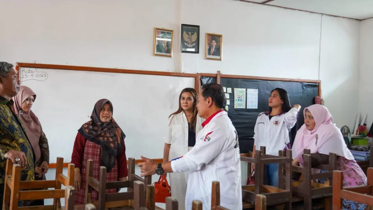 Terima Aduan, Komisi IV Desak Disdik Kota Bogor Inventarisir Kerusakan di Sekolah-sekolah Jajaran Komisi IV DPRD Kota Bogor saat meninjau SDN Bantarjati 9 Kota Bogor. (Yudha Prananda / Jabar Ekspres)