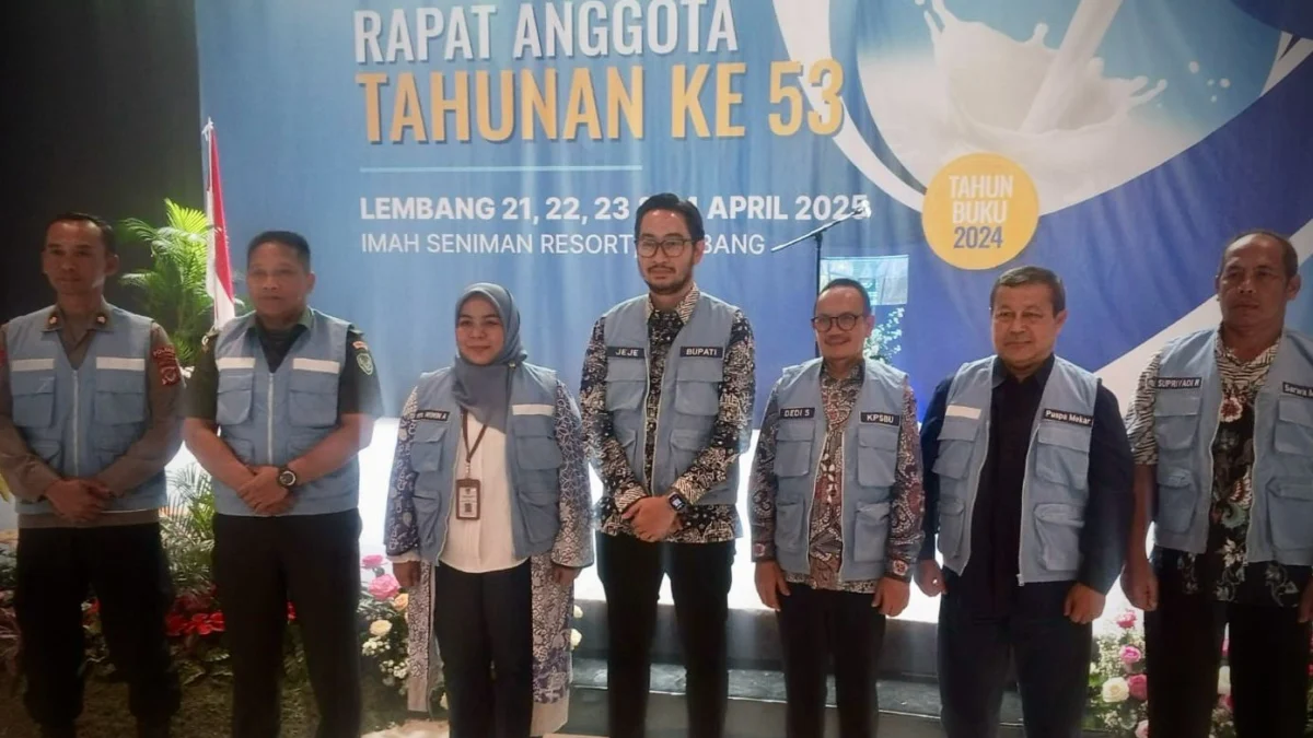 Bupati Bandung Barat, Jeje Ritchie Ismail saat meresmikan Satgas Penanganan PMK di Imah Seniman Resort, Kecamatan Parongpong. Kamis (24/4). Dok Jabar Ekspres/Suwitno